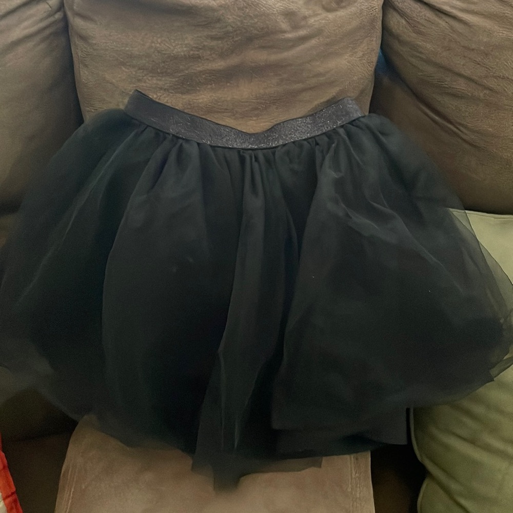 Girls 5/6 Black lined tulle skirt! Perfect for the holidays 🖤🤍❤️